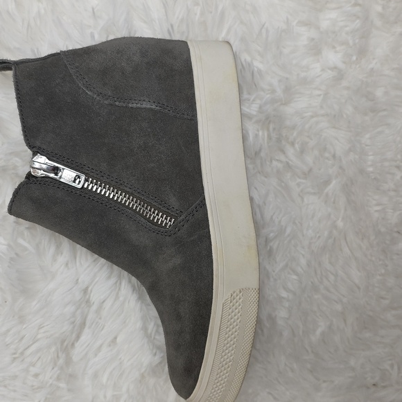 Steve Madden Suede Charcoal Wedge Shoe. Size 7.5 - Picture 5 of 11